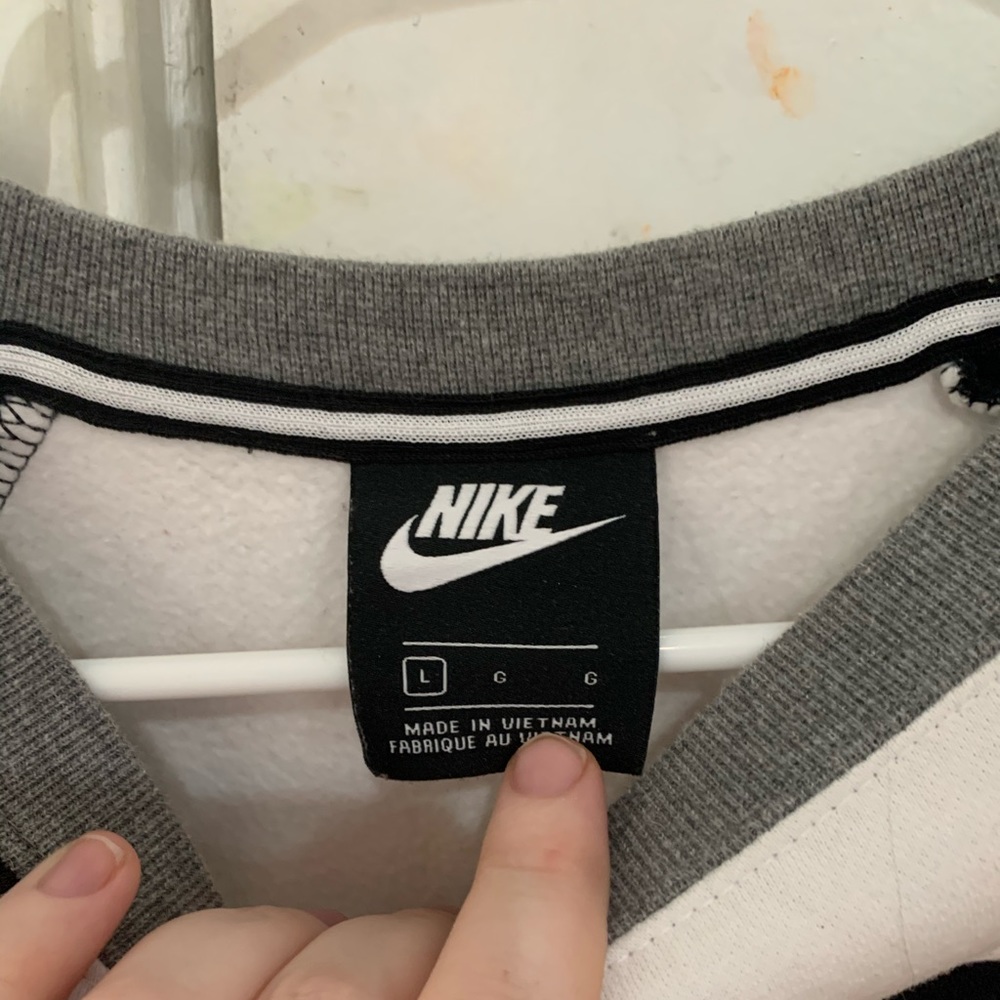 Nike Pull Over - image 2